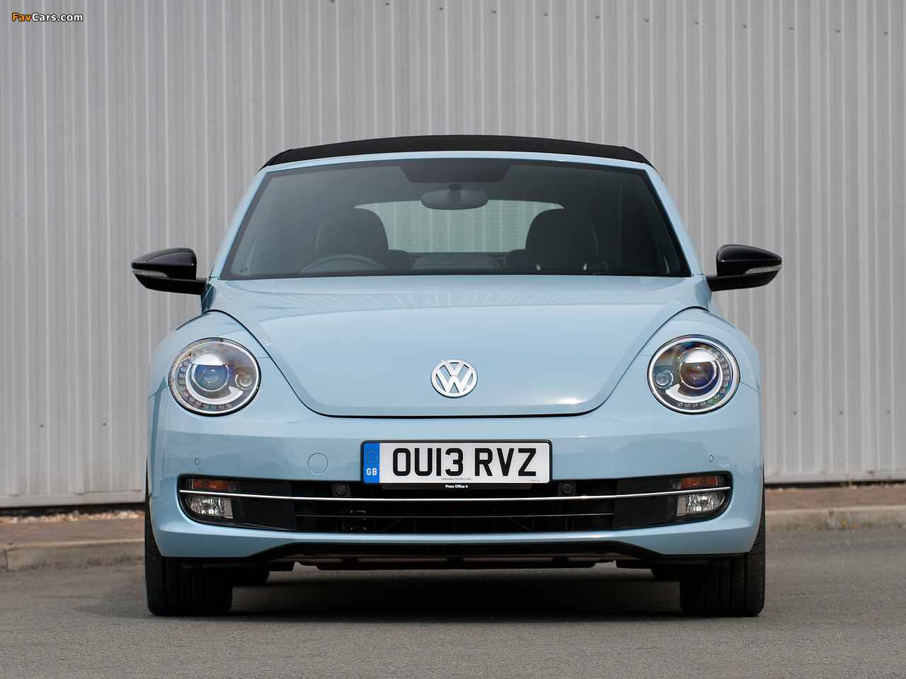 Volkswagen Beetle Cabrio UK-spec 2013 wallpapers (1280 x 960)