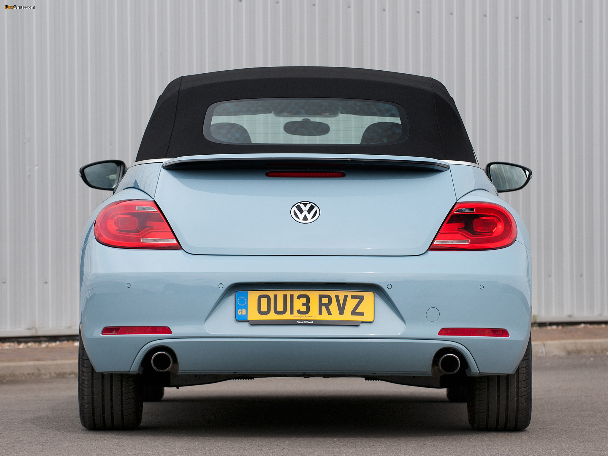 Volkswagen Beetle Cabrio UK-spec 2013 wallpapers (2048 x 1536)