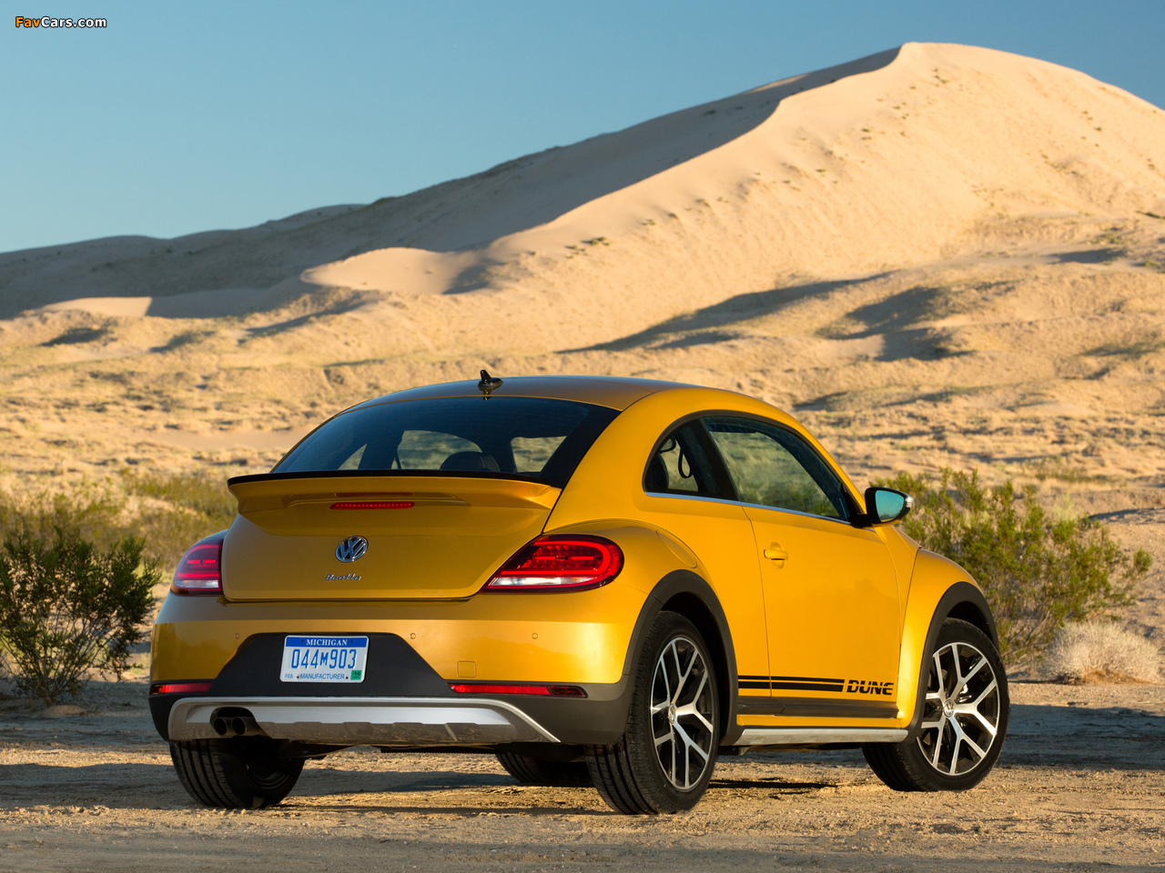 Volkswagen Beetle Dune 2016 pictures (1280 x 960)