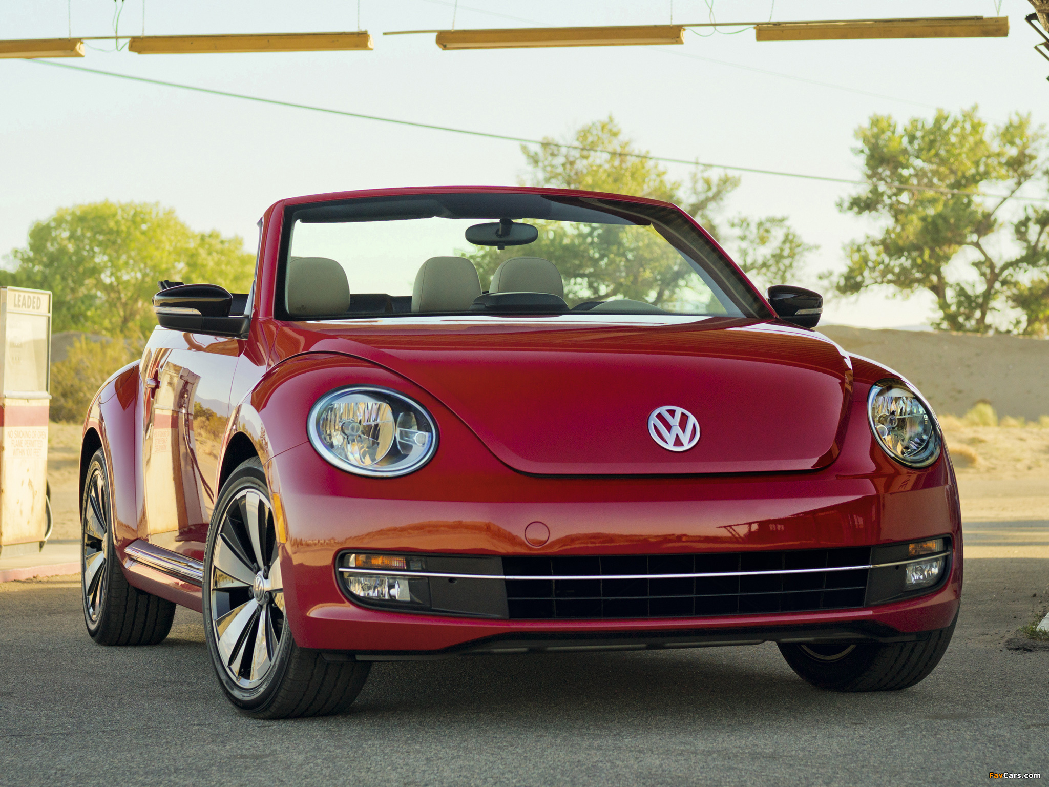 Volkswagen Beetle Convertible Turbo 2012 wallpapers (2048 x 1536)