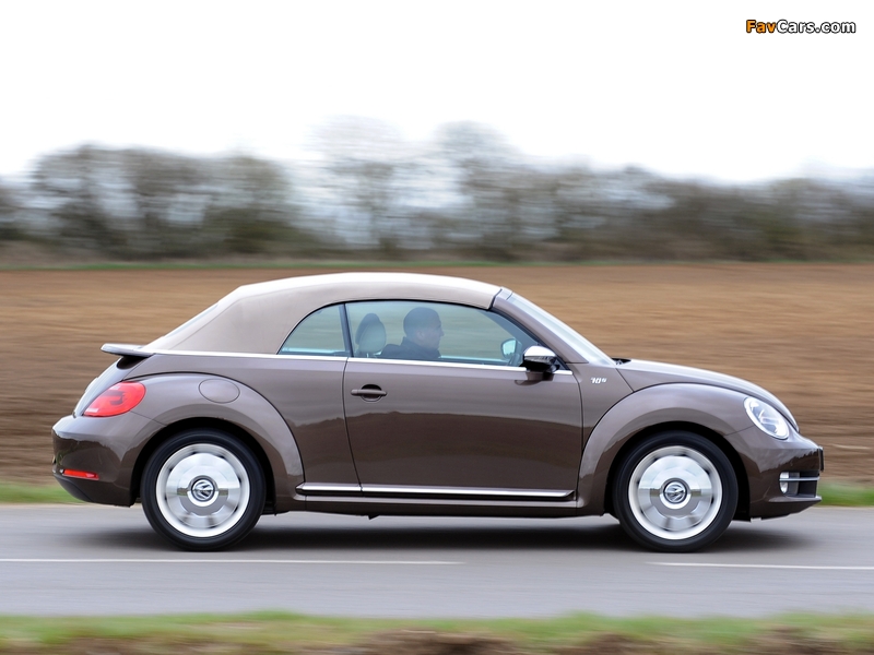 Volkswagen Beetle Cabrio 70s Edition UK-spec 2013 wallpapers (800 x 600)