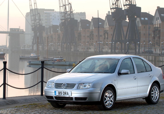 Photos of Volkswagen Bora UK-spec 1998–2005