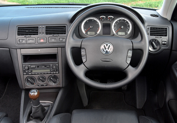 Pictures of Volkswagen Bora UK-spec 1998–2005