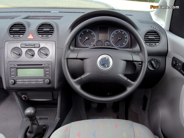 Images of Volkswagen Caddy Kasten UK-spec (Type 2K) 2004–10 (640 x 480)