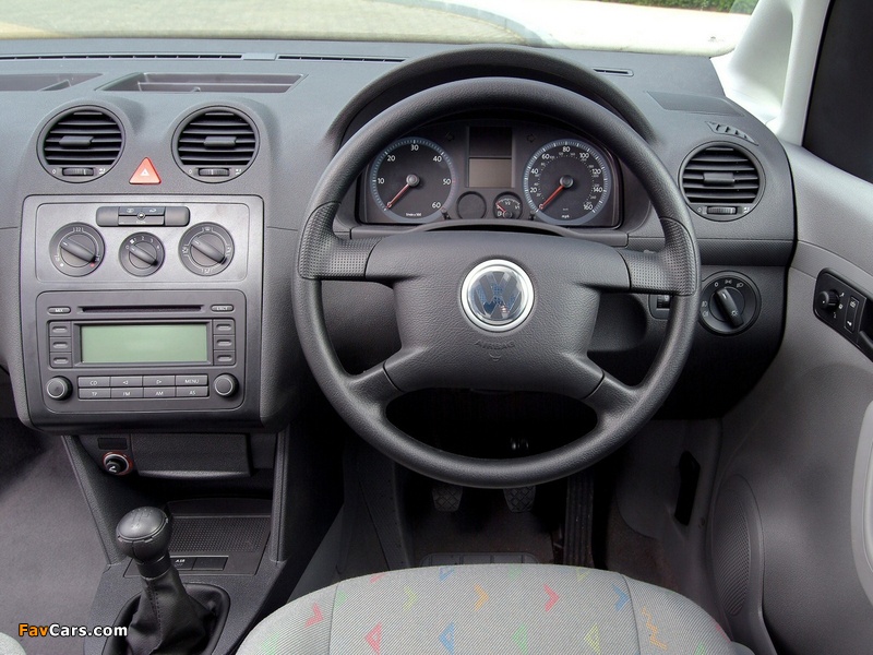 Images of Volkswagen Caddy Kasten UK-spec (Type 2K) 2004–10 (800 x 600)
