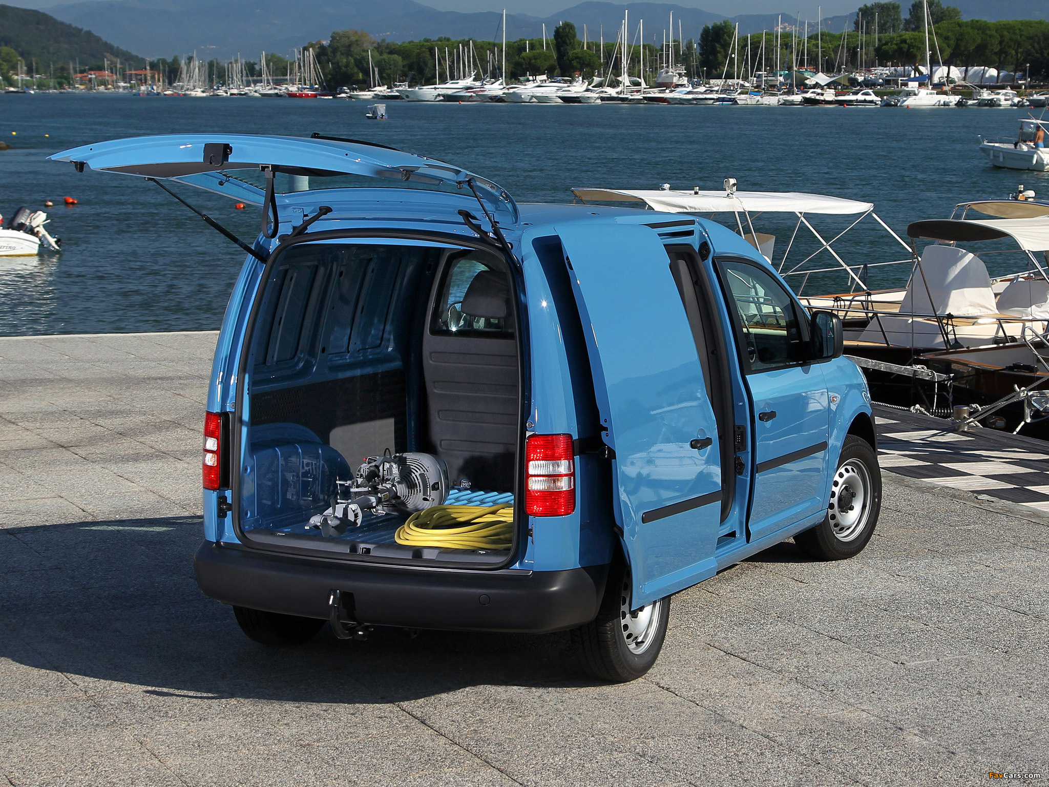 Images of Volkswagen Caddy Kasten (Type 2K) 2010 (2048 x 1536)