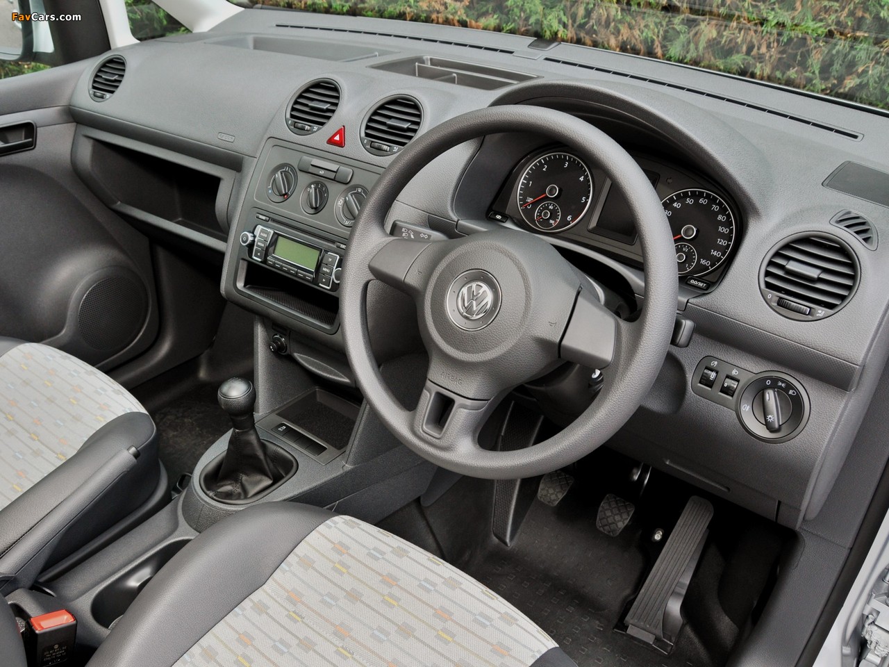 Images of Volkswagen Caddy Kasten Maxi UK-spec (Type 2K) 2010 (1280 x 960)