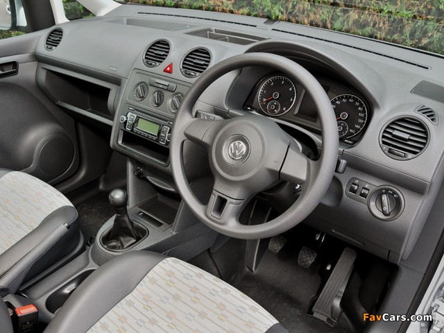 Images of Volkswagen Caddy Kasten Maxi UK-spec (Type 2K) 2010 (640 x 480)