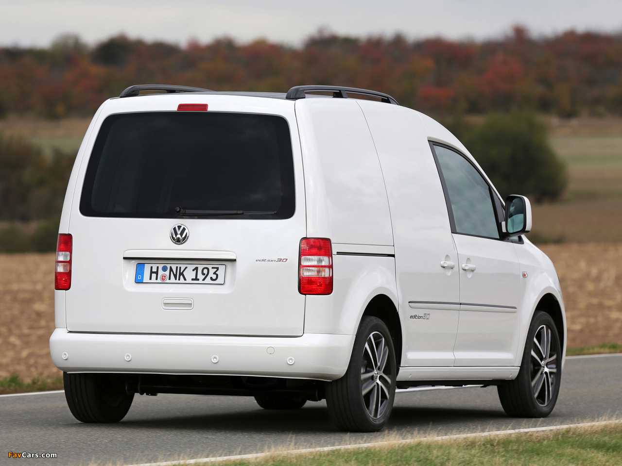 Images of Volkswagen Caddy Kasten Edition 30 (Type 2K) 2011 (1280 x 960)