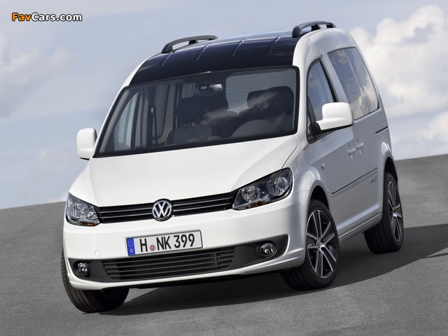 Images of Volkswagen Caddy Edition 30 (Type 2K) 2011 (640 x 480)