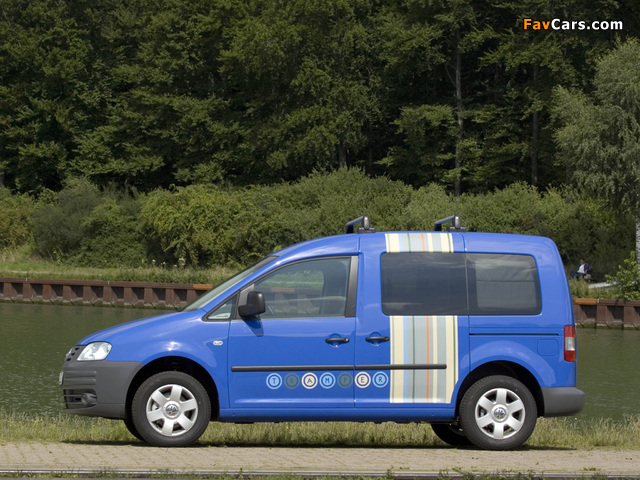 Photos of Volkswagen Caddy Tramper (Type 2K) 2004–10 (640 x 480)