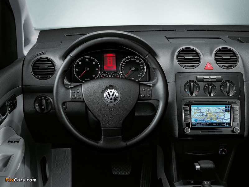 Photos of Volkswagen Caddy Maxi Life (Type 2K) 2007–10 (800 x 600)