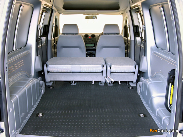 Photos of Volkswagen Caddy Maxi Crew Bus ZA-spec (Type 2K) 2007–10 (640 x 480)