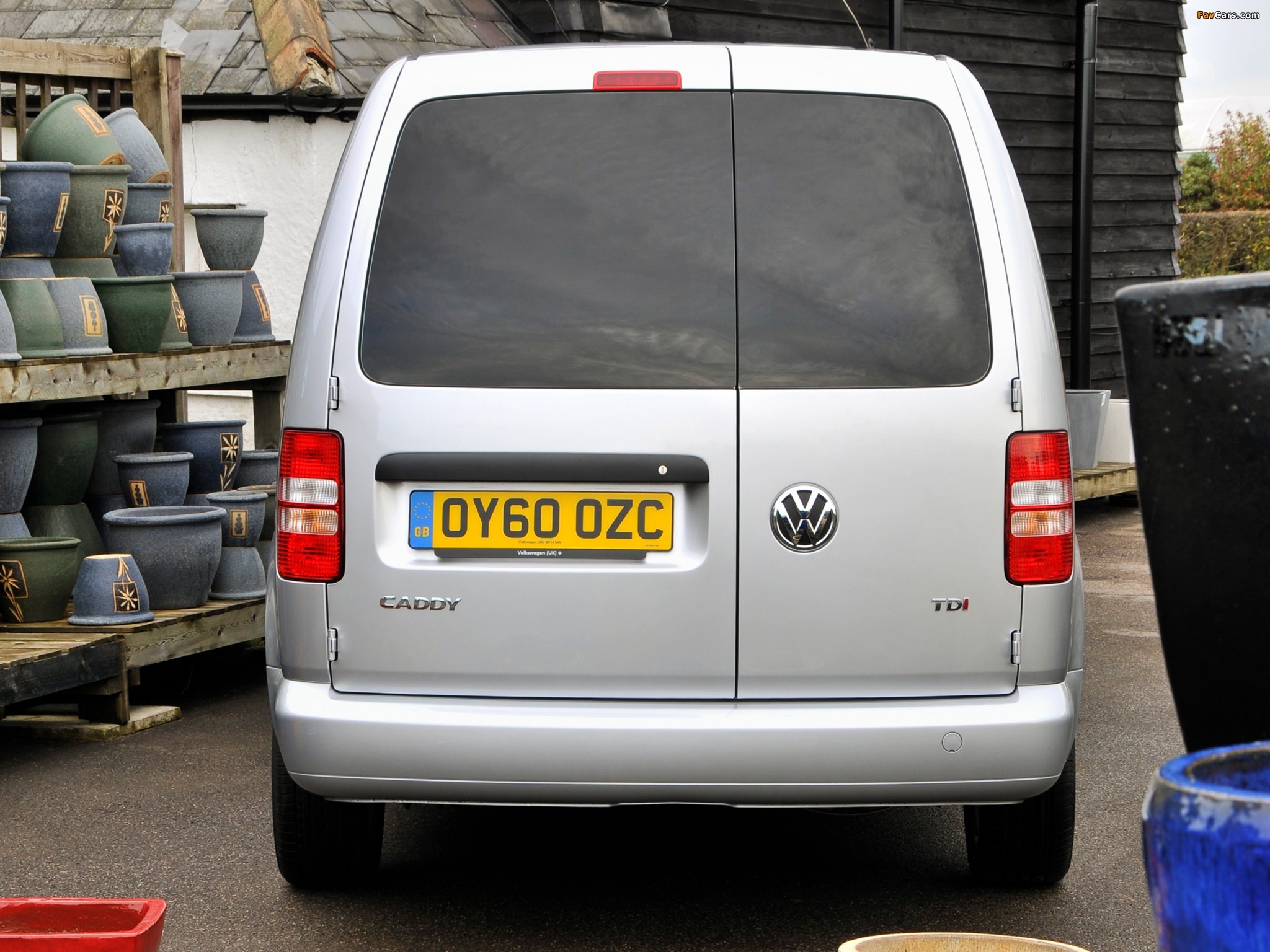 Photos of Volkswagen Caddy Kasten Maxi UK-spec (Type 2K) 2010 (2048 x 1536)
