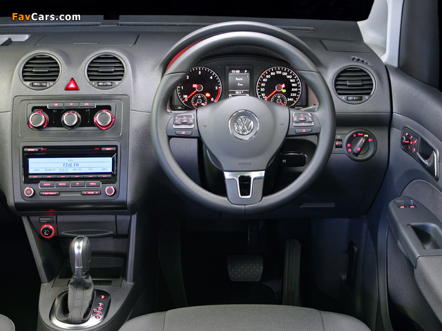 Photos of Volkswagen Caddy Maxi Crew Bus ZA-spec (Type 2K) 2010 (640 x 480)