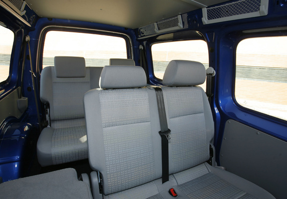 Pictures of Volkswagen Caddy Combi Maxi (Type 2K) 2007–10