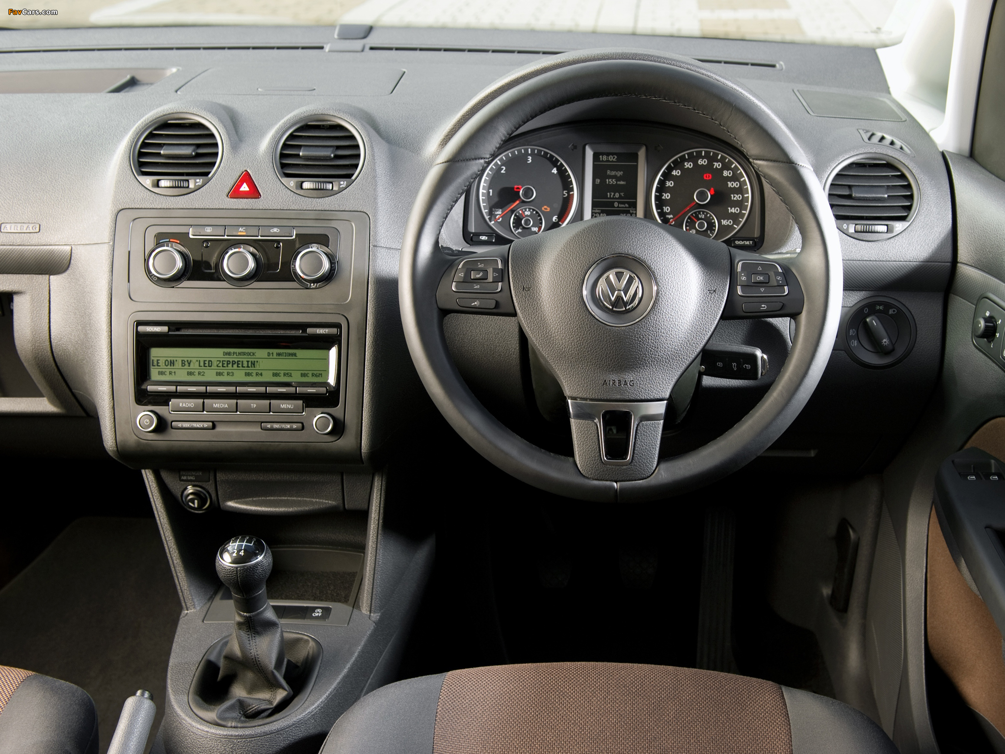 Pictures of Volkswagen Caddy Maxi Life UK-spec (Type 2K) 2010 (2048 x 1536)