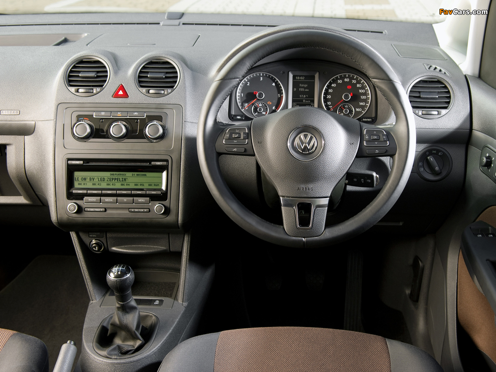 Pictures of Volkswagen Caddy Maxi Life UK-spec (Type 2K) 2010 (1024 x 768)