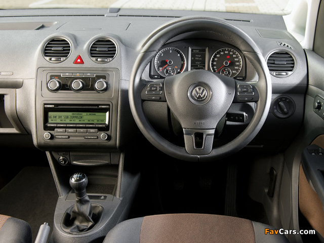 Pictures of Volkswagen Caddy Maxi Life UK-spec (Type 2K) 2010 (640 x 480)