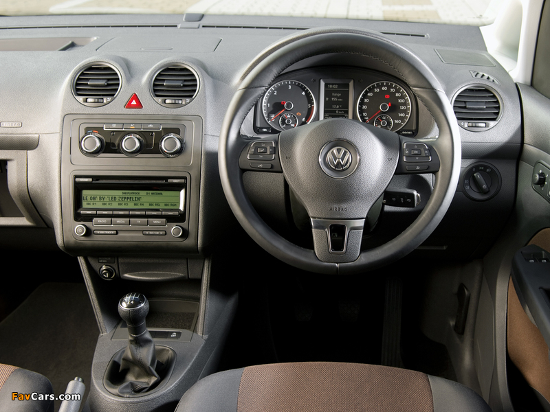 Pictures of Volkswagen Caddy Maxi Life UK-spec (Type 2K) 2010 (800 x 600)
