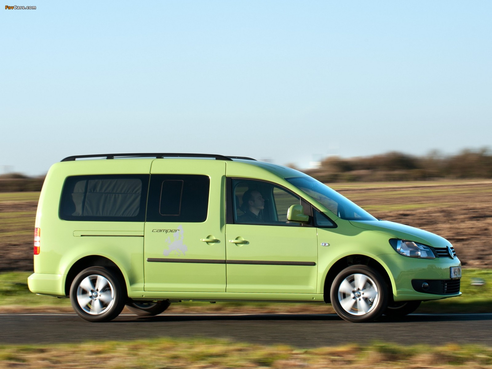 Pictures of Volkswagen Caddy Camper UK-spec (Type 2K) 2013 (1600 x 1200)