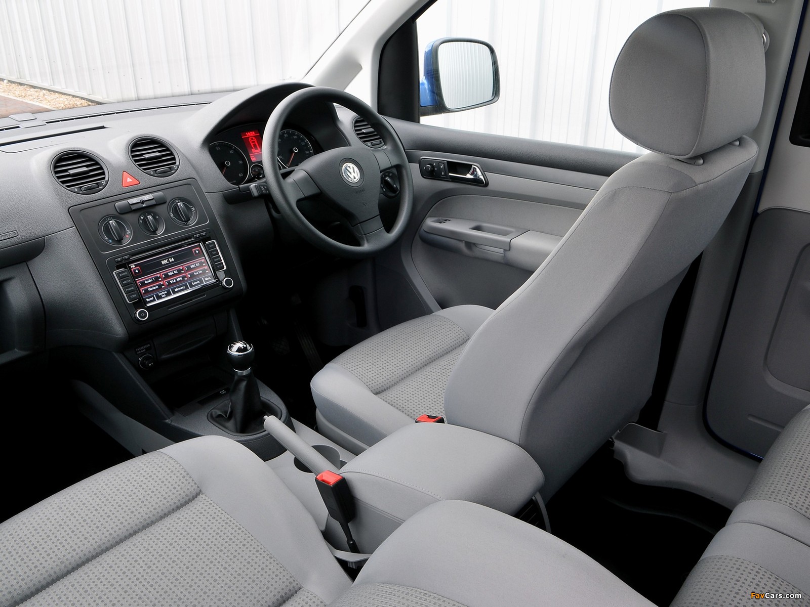 Volkswagen Caddy Maxi Life UK-spec (Type 2K) 2007–10 images (1600 x 1200)
