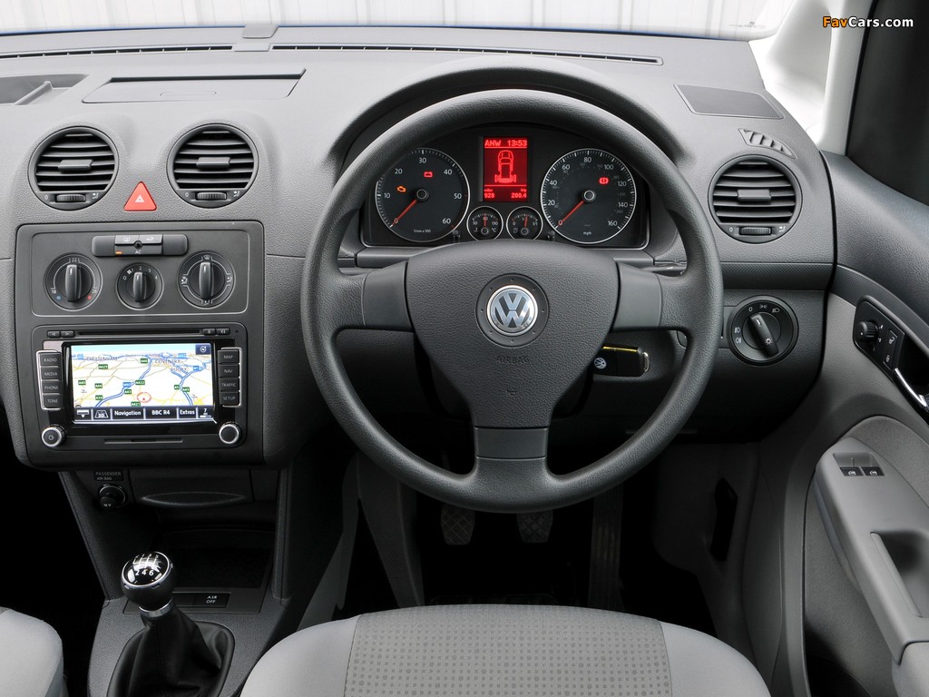 Volkswagen Caddy Maxi Life UK-spec (Type 2K) 2007–10 photos (1024 x 768)