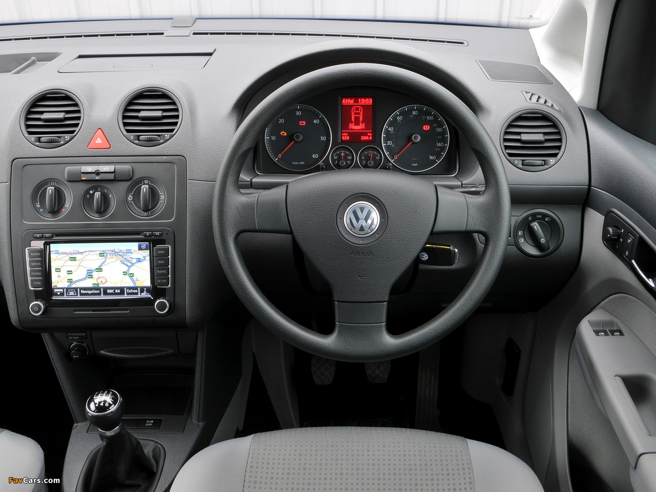 Volkswagen Caddy Maxi Life UK-spec (Type 2K) 2007–10 photos (1280 x 960)