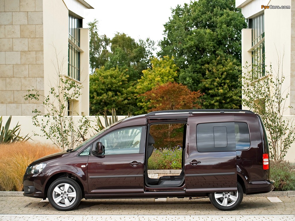 Volkswagen Caddy Maxi Life UK-spec (Type 2K) 2010 images (1024 x 768)