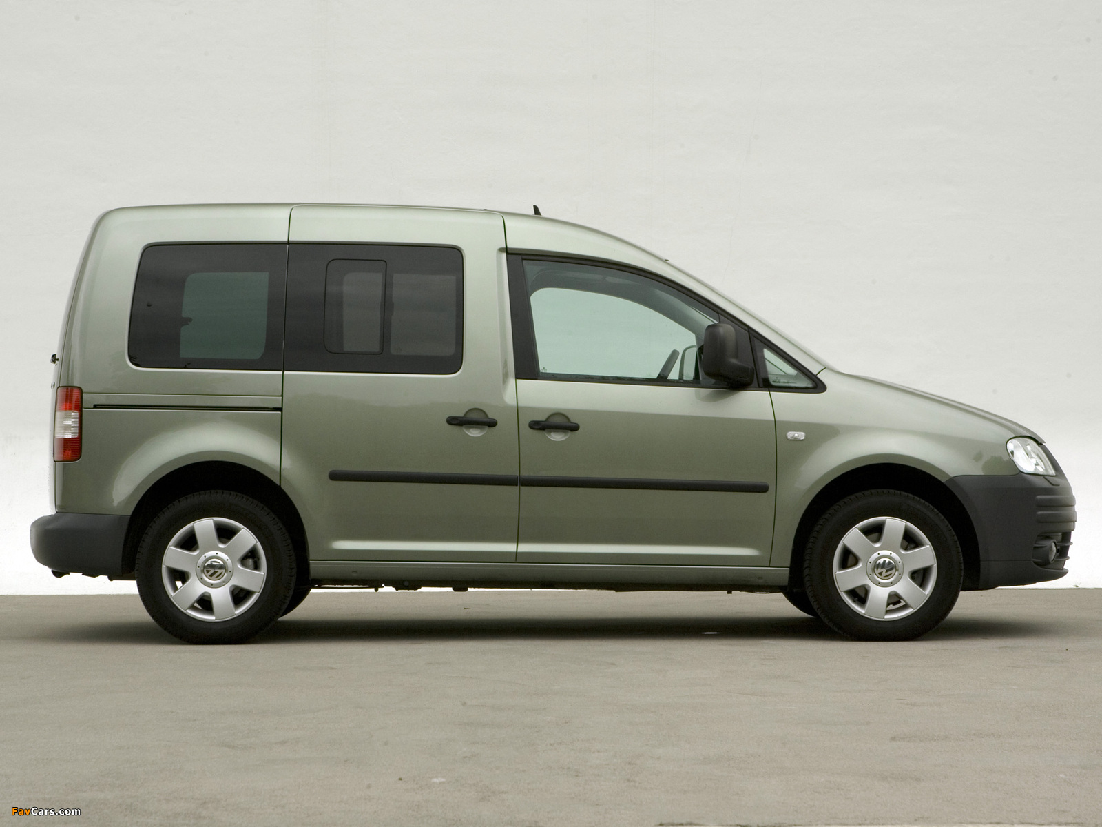 Volkswagen Caddy Life (Type 2K) 2004–10 wallpapers (1600 x 1200)