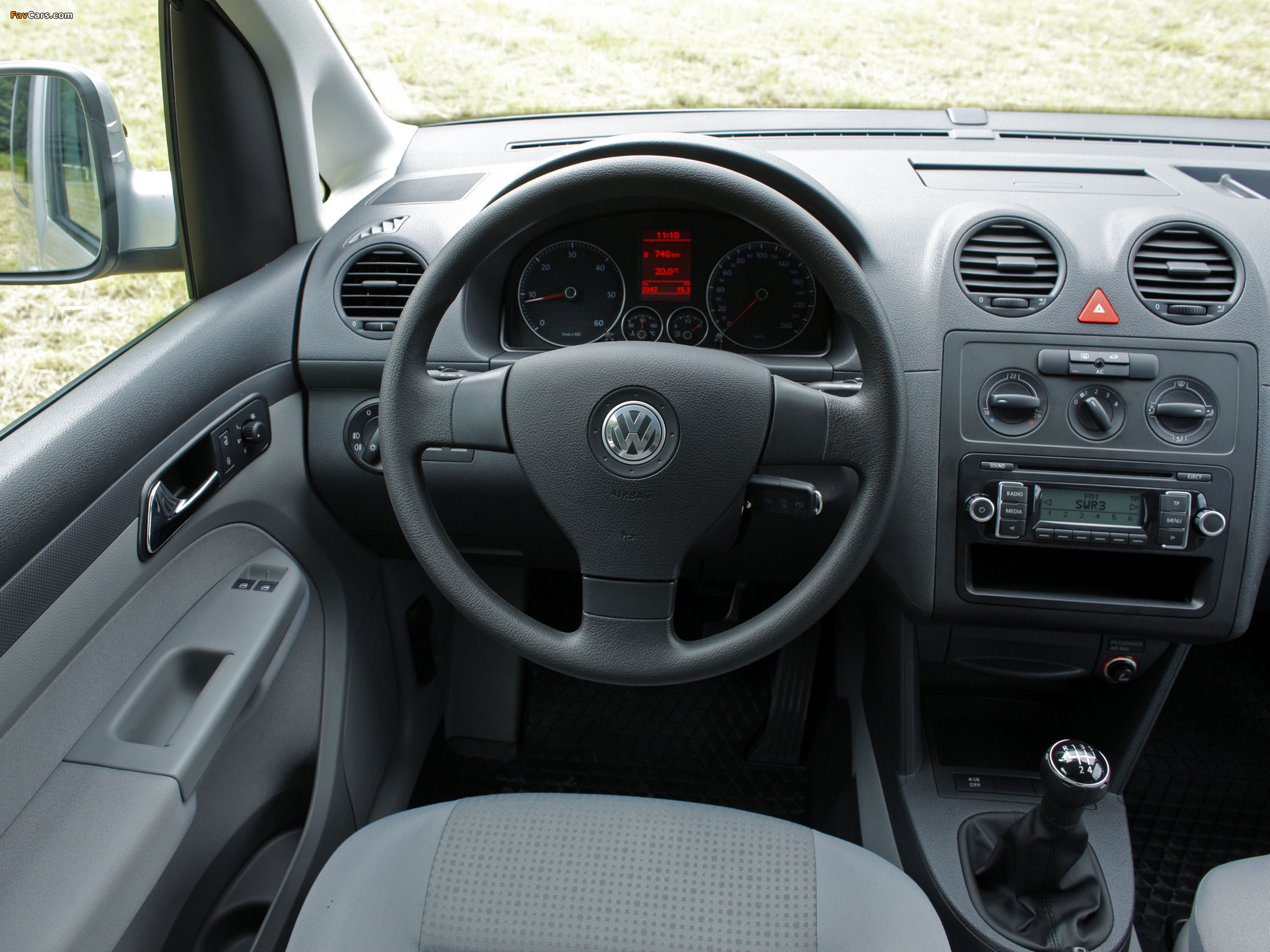 Volkswagen Caddy Life (Type 2K) 2004–10 wallpapers (2048 x 1536)