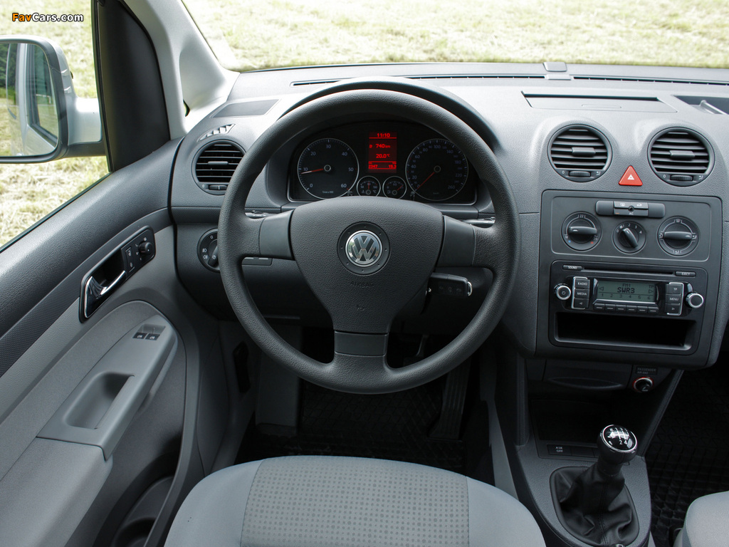 Volkswagen Caddy Life (Type 2K) 2004–10 wallpapers (1024 x 768)