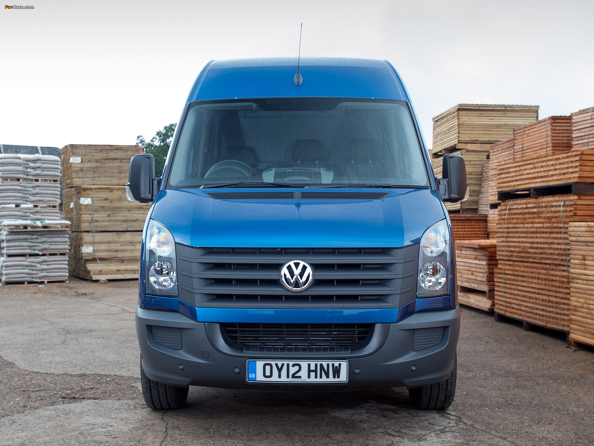 Images of Volkswagen Crafter High Roof Van UK-spec 2011 (2048 x 1536)