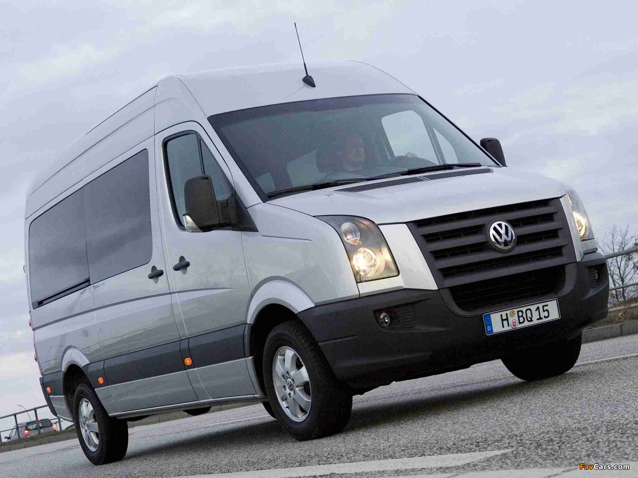 Photos of Volkswagen Crafter High Roof Bus 2006–11 (1280 x 960)