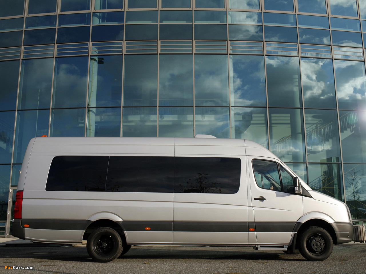 Pictures of Volkswagen Crafter LWB High Roof Bus 2006–11 (1280 x 960)