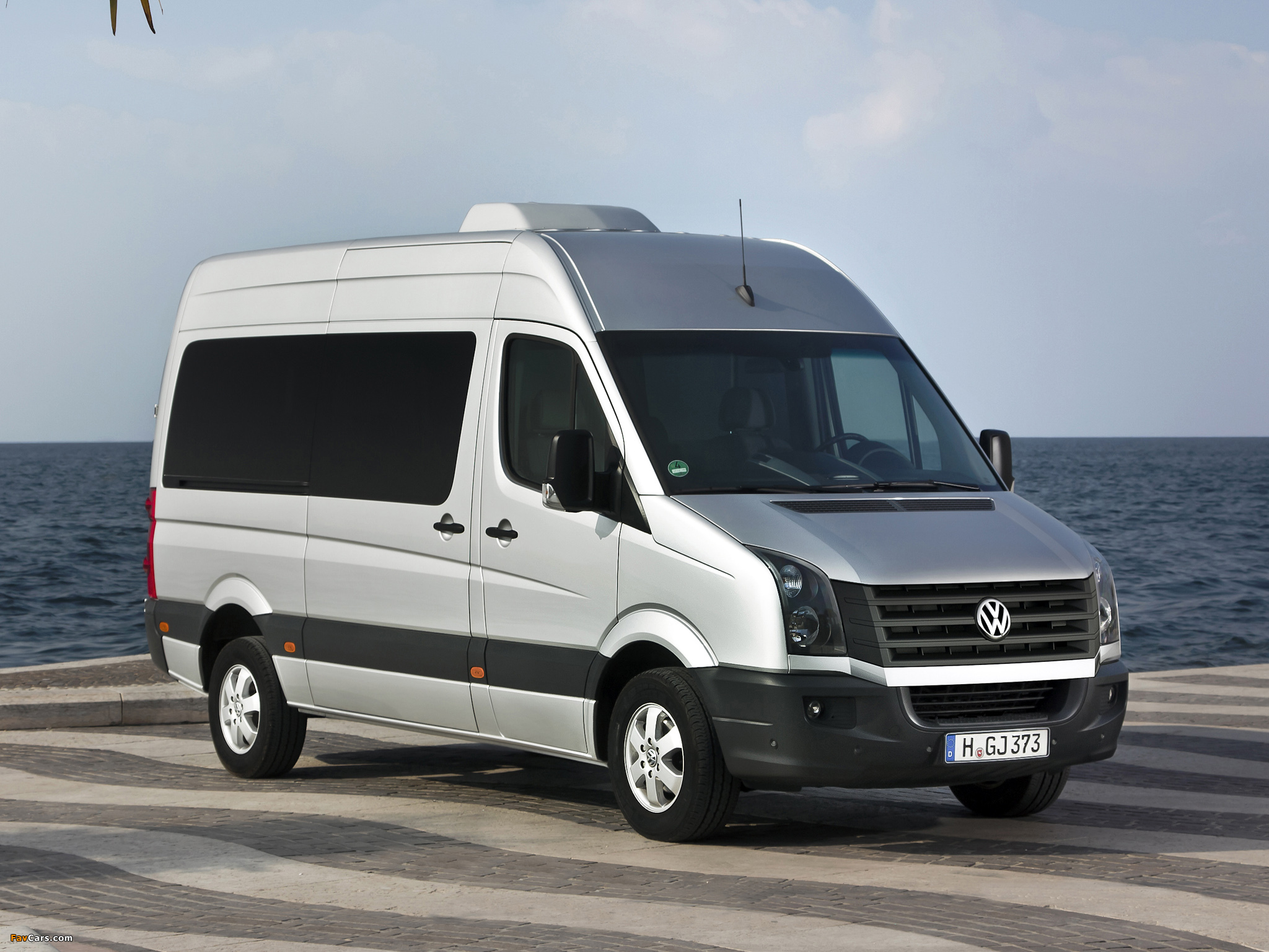 Volkswagen Crafter High Roof Bus 2011 images (2048 x 1536)