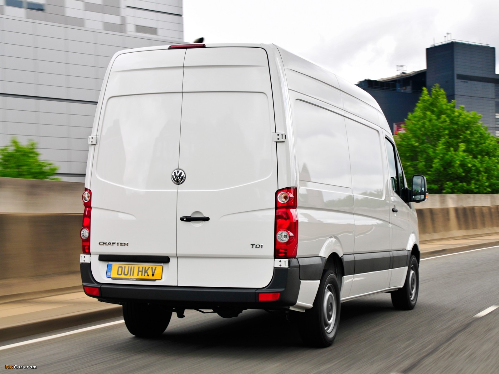 Volkswagen Crafter High Roof Van UK-spec 2011 images (1600 x 1200)