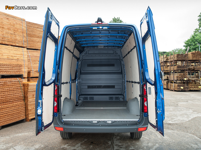 Volkswagen Crafter High Roof Van UK-spec 2011 photos (640 x 480)