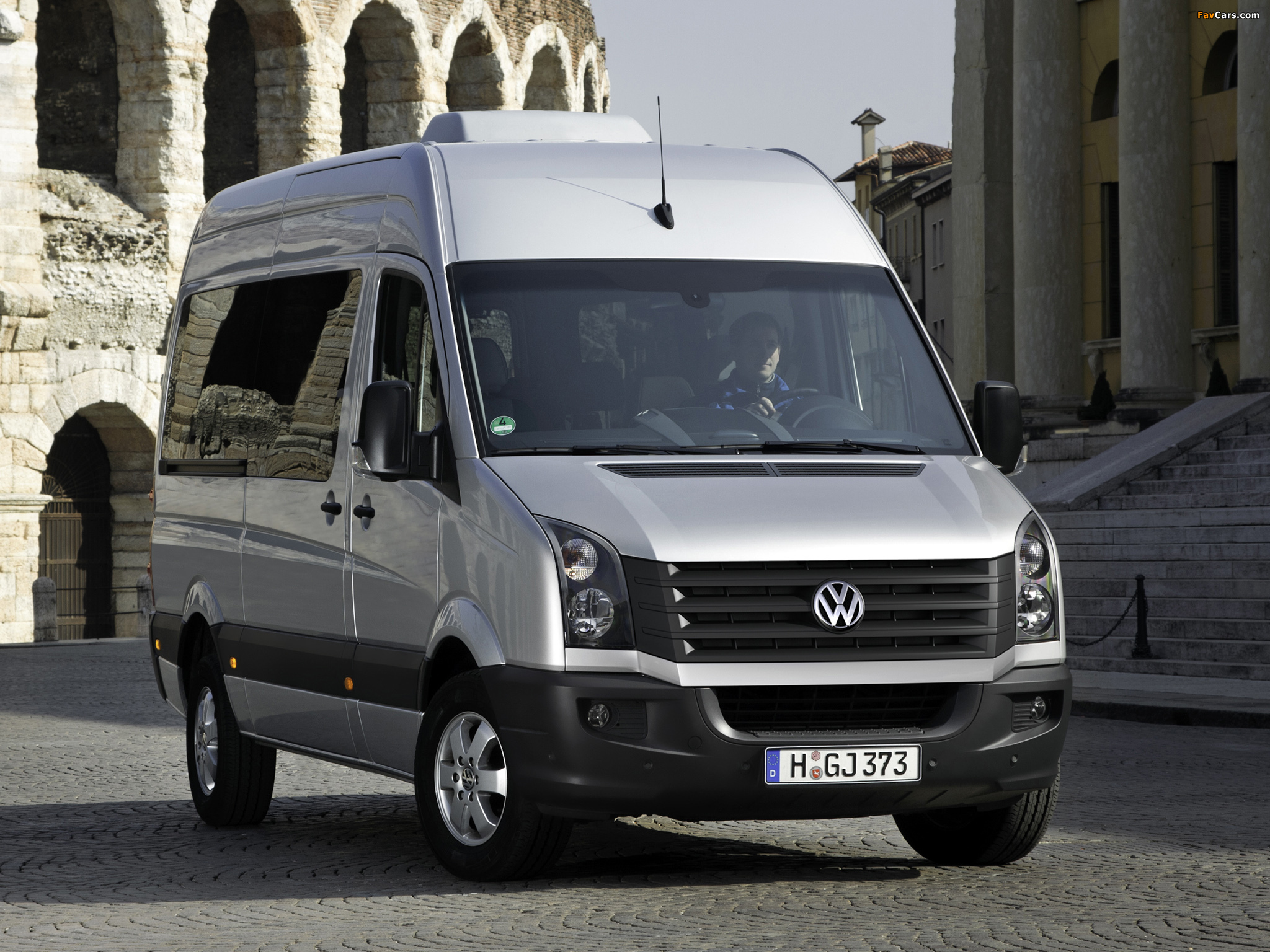 Volkswagen Crafter High Roof Bus 2011 pictures (2048 x 1536)
