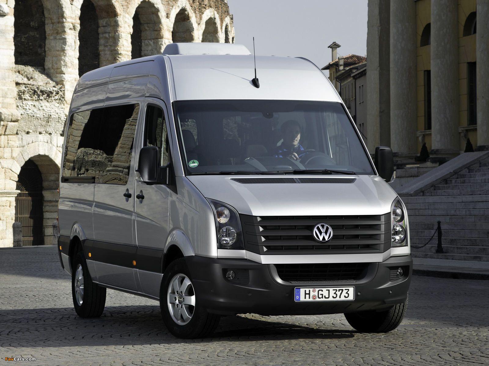 Volkswagen Crafter High Roof Bus 2011 pictures (1600 x 1200)