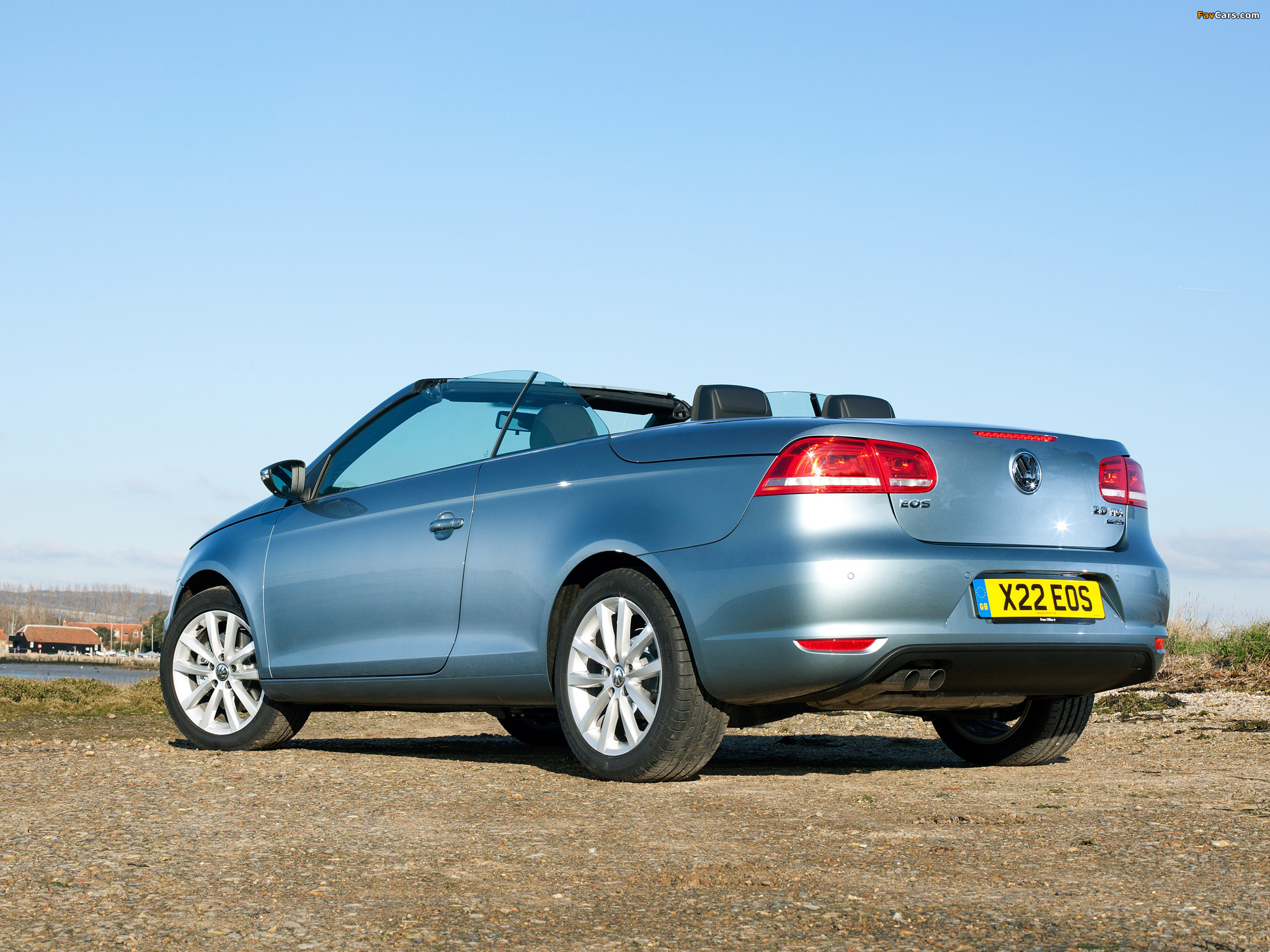 Volkswagen Eos UK-spec 2011 pictures (2048 x 1536)