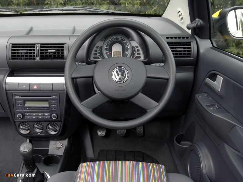 Images of Volkswagen Fox UK-spec 2005–09 (800 x 600)