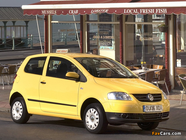 Images of Volkswagen Fox UK-spec 2005–09 (640 x 480)