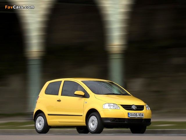 Photos of Volkswagen Fox UK-spec 2005–09 (640 x 480)