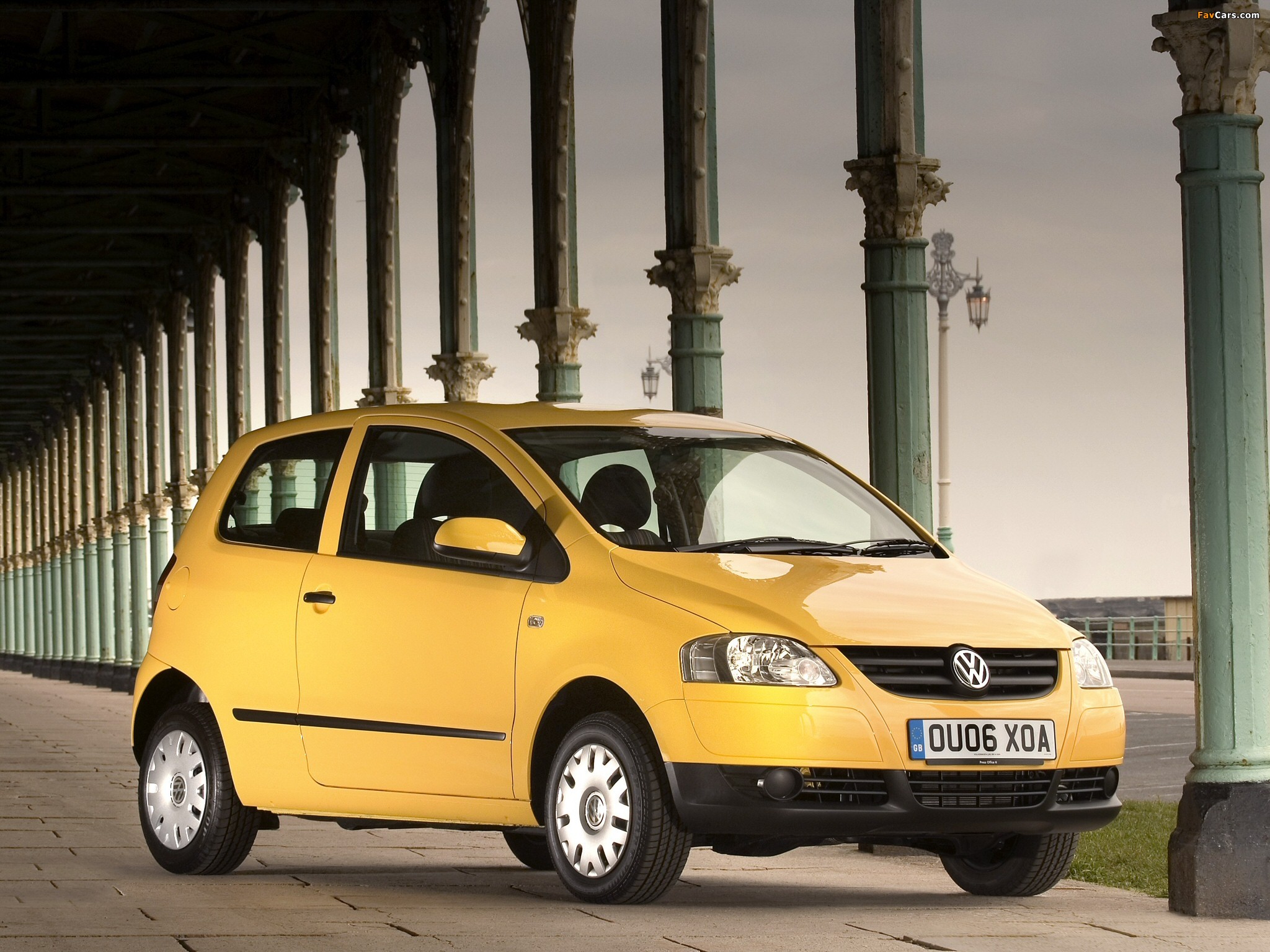 Volkswagen Fox UK-spec 2005–09 wallpapers (2048 x 1536)