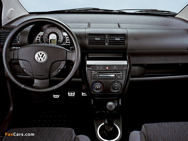 Volkswagen CrossFox 2005–07 wallpapers (640 x 480)