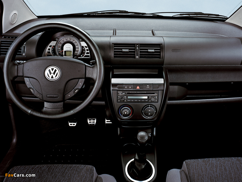 Volkswagen CrossFox 2005–07 wallpapers (800 x 600)