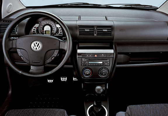 Volkswagen CrossFox 2005–07 wallpapers