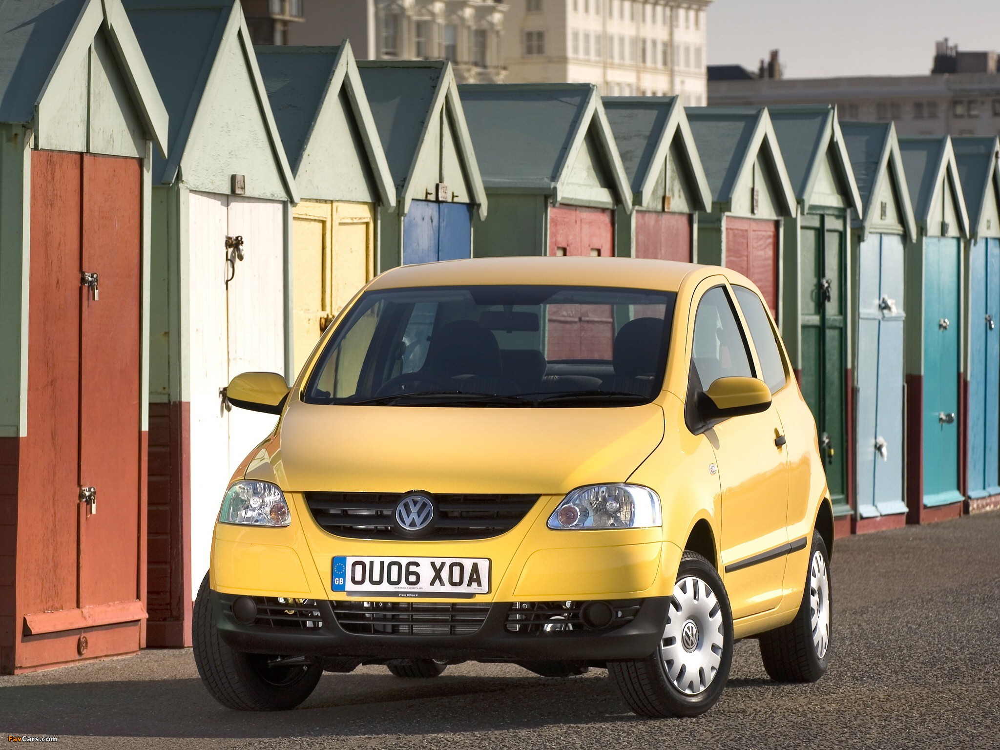 Volkswagen Fox UK-spec 2005–09 wallpapers (2048 x 1536)