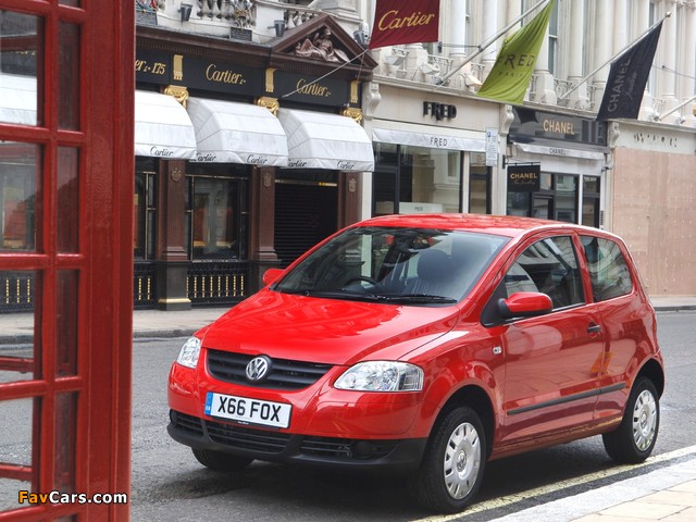 Volkswagen Fox UK-spec 2005–09 wallpapers (640 x 480)